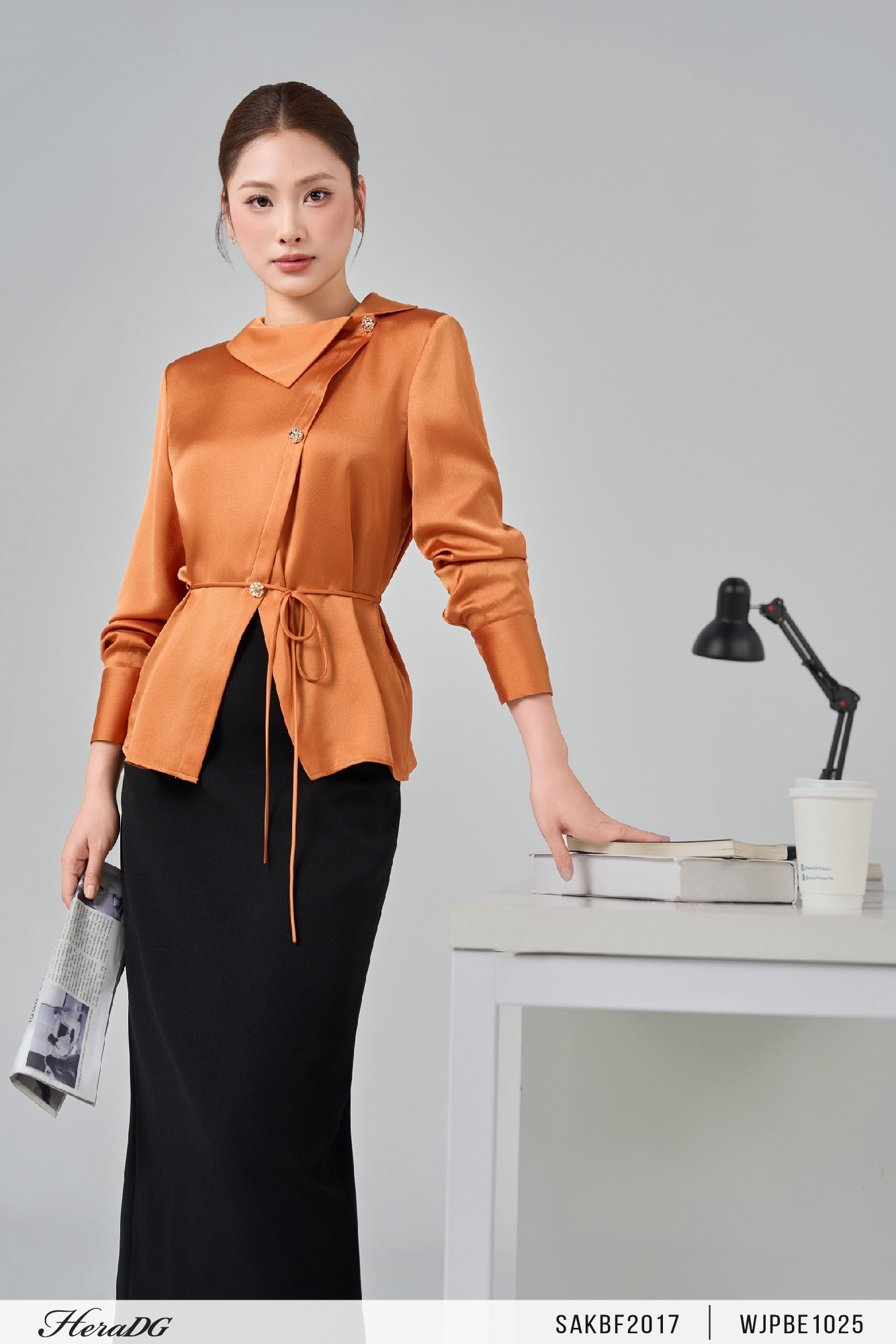 Ảnh của Áo kiểu cổ lệch, nẹp chéo